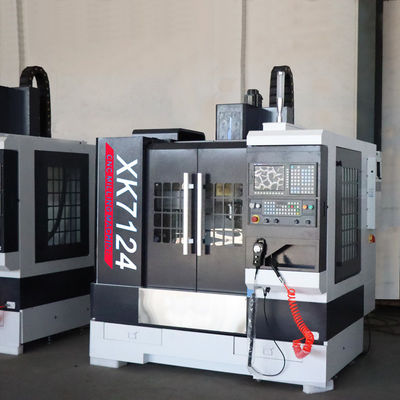 Mini CNC chinês de 4 linhas centrais que mói a máquina de trituração de alumínio vertical do CNC XK7124/XH7124